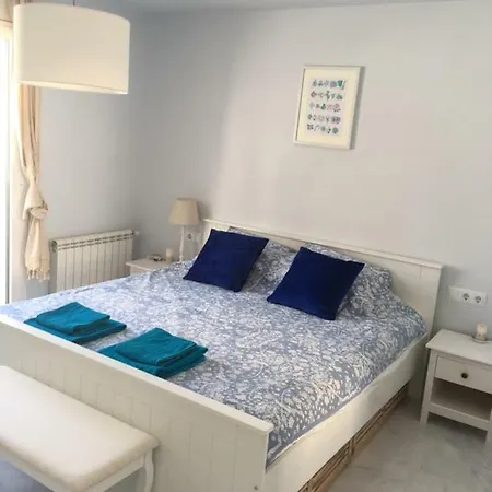 2 Bedroom Apartment In The Old Town, Close To The Beach L'Escala Exterior photo